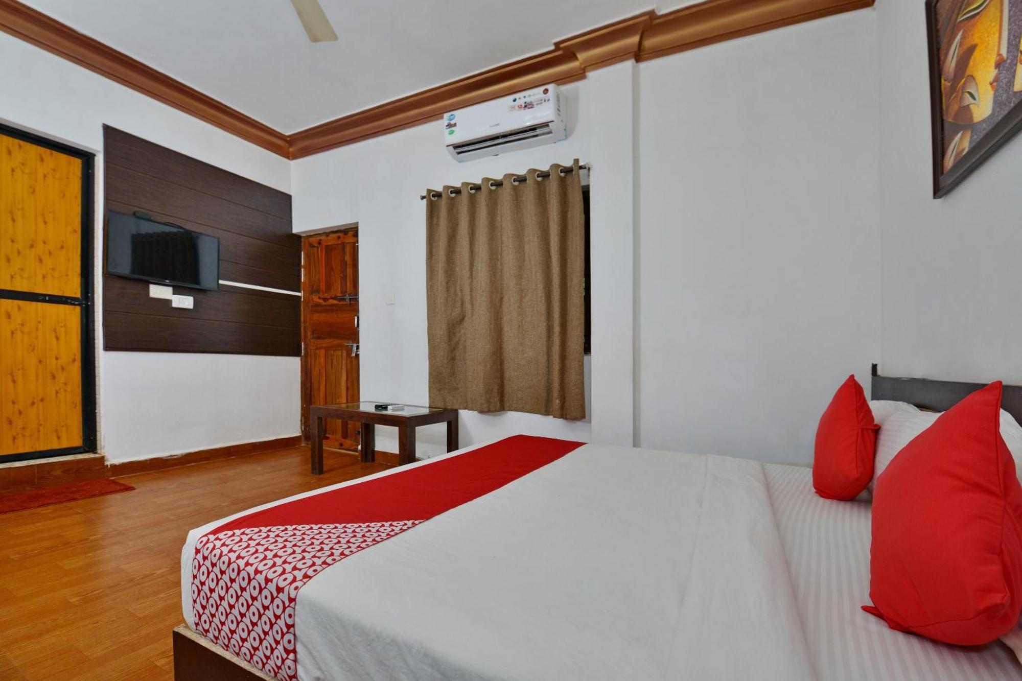 Collection O Retreat Morjim Resort Exterior foto