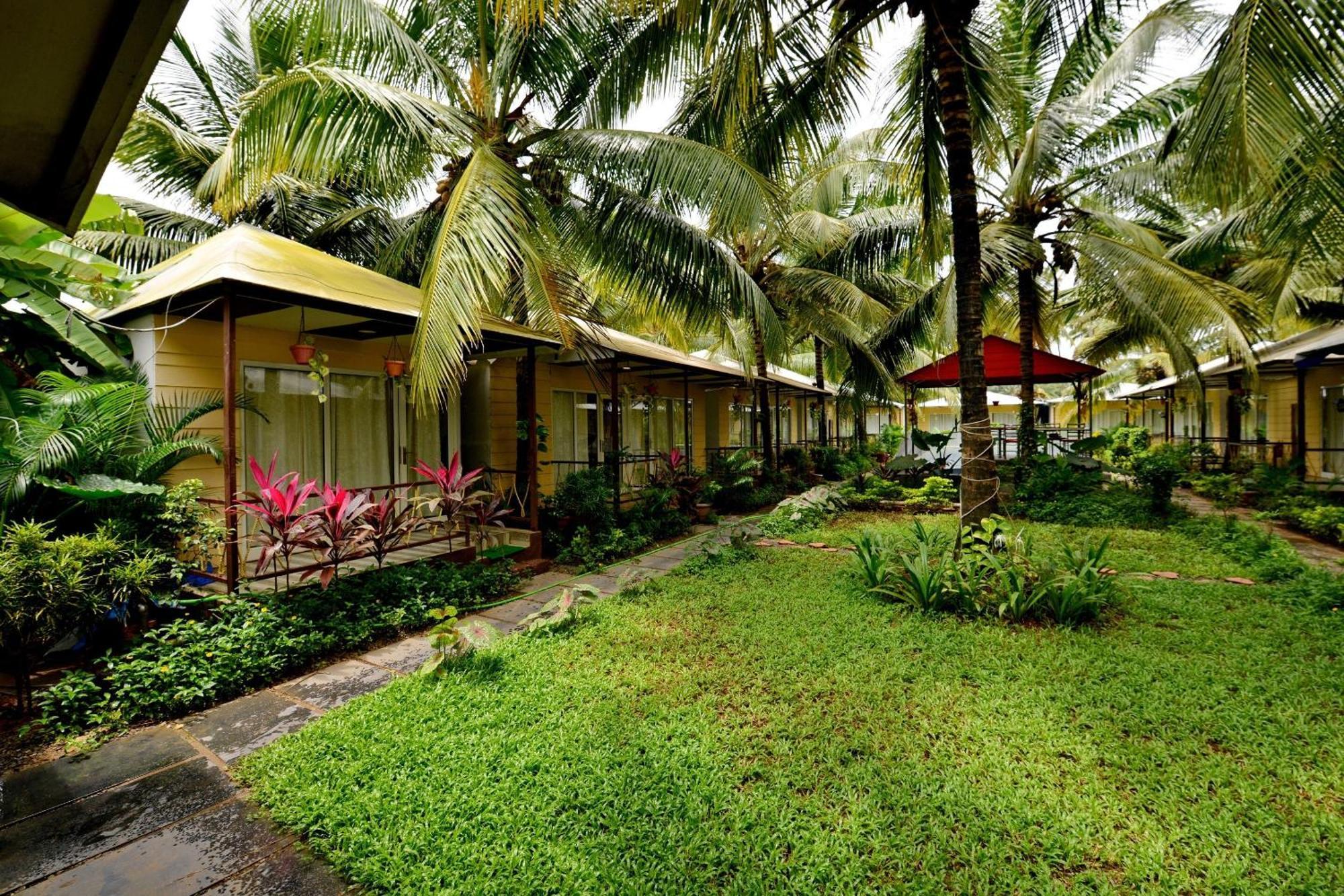 Collection O Retreat Morjim Resort Exterior foto